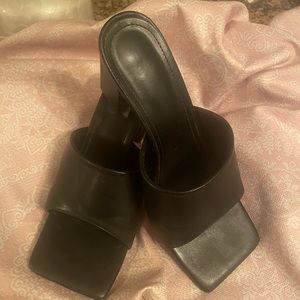 Square toe mules black